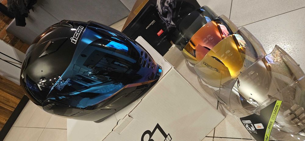 Kask Icon Airflite Black + Cardo Fredcome 4+ JBL