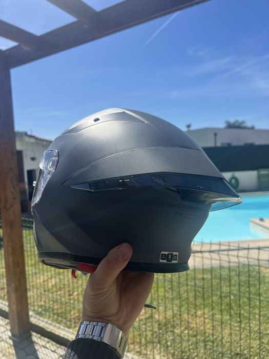 Capacete KYT cinzento