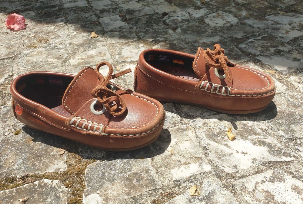 Sapatos vela tamanho 24