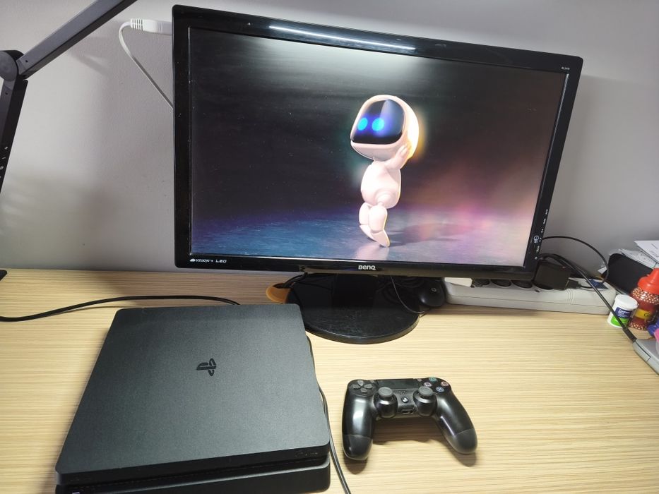 Sony PlayStation 4 Slim + pad + HDMI PS4