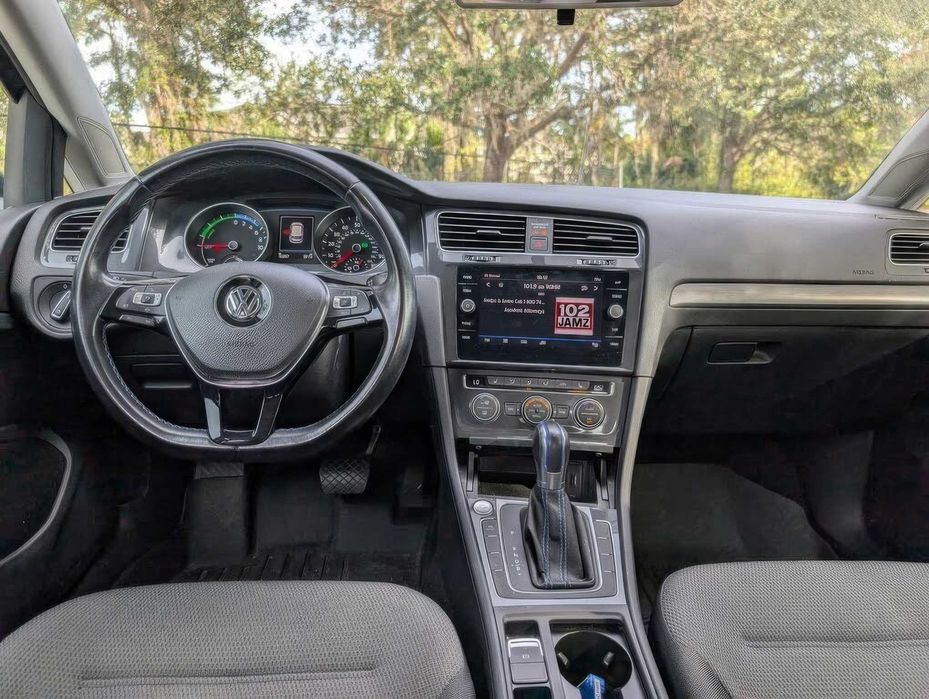 Volkswagen e-Golf SE      2019