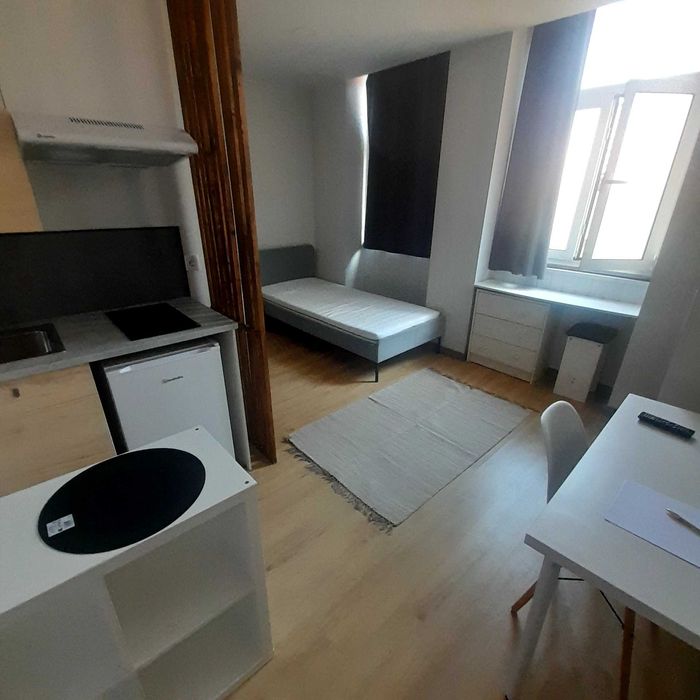 Quarto Estudio para arrendamento com ec e kitchnet privativo