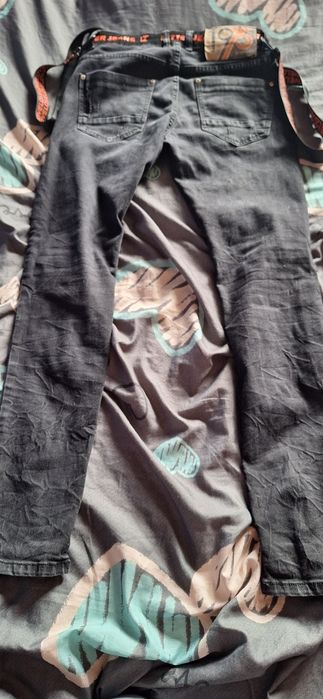 Spodnie jeans z przetarciami