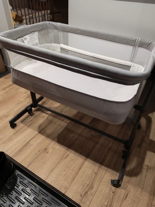 Łóżeczko dostawne Kinderkraft Neste Up 2 szare 2w1 z materacem