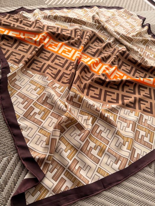 Нова жіноча хустка в стилі Fendi 90x90 см