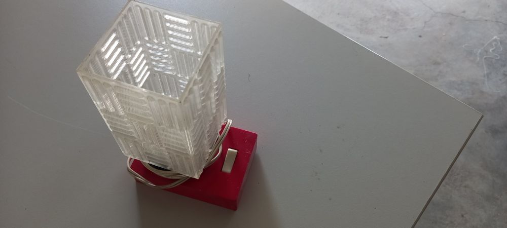 Candeeiro antigo em excelente  estado de conservação.