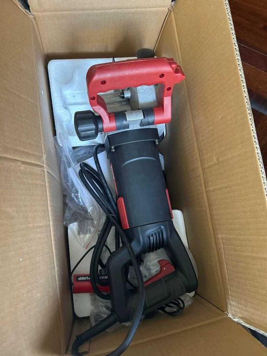 Máquina de abrir roços em paredes