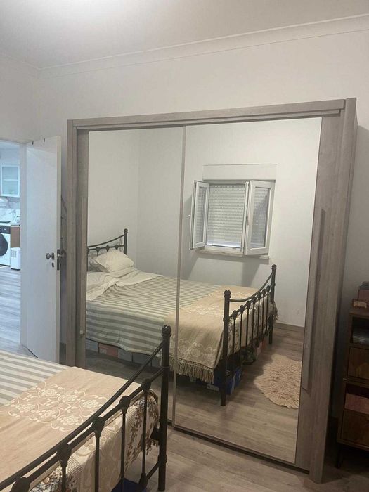 Roupeiro c/Espelhos 230 euros