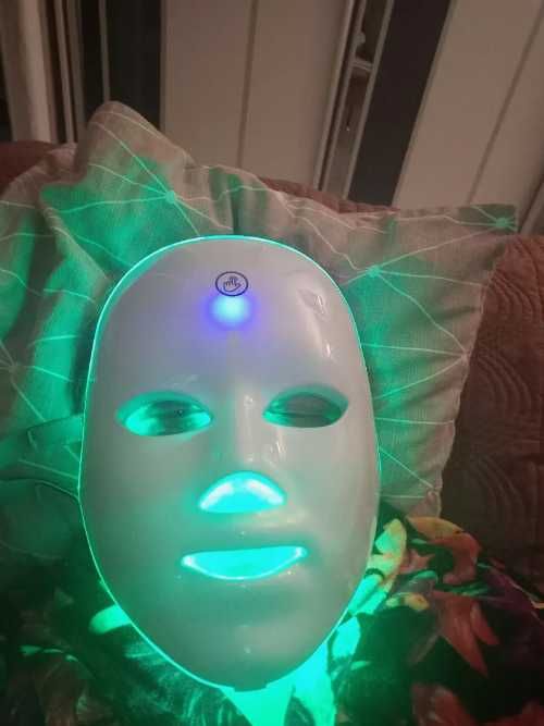 Máscara LED de Cuidado de Pele - Como Nova! Envio grátis!