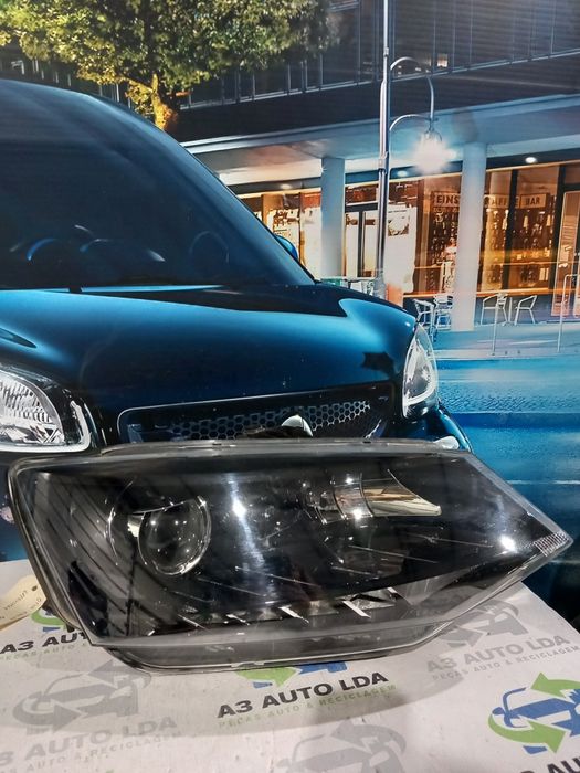 Ótica direita Skoda Fabia III