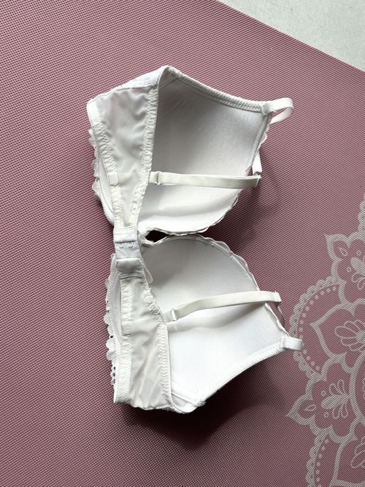 Biały koronkowy biustonosz push up H&M 70D stanik