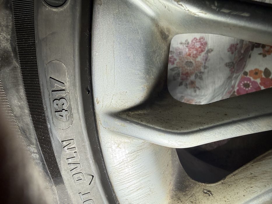 Felgi aluminiowe Audi 17’ + opony zimowe do Audi