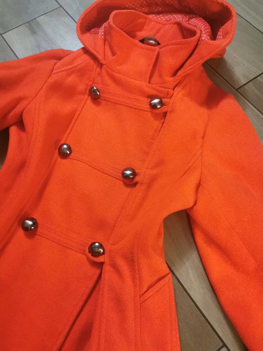Czerwony płaszczyk 146