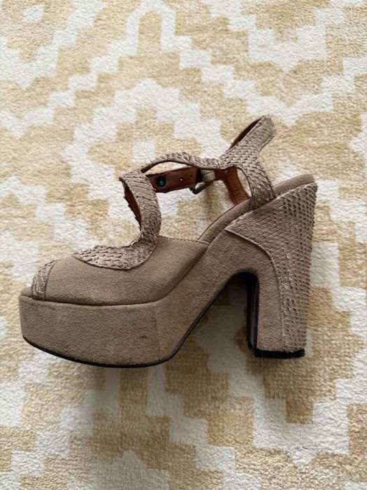 Sandalias da marca Cubanas como novas