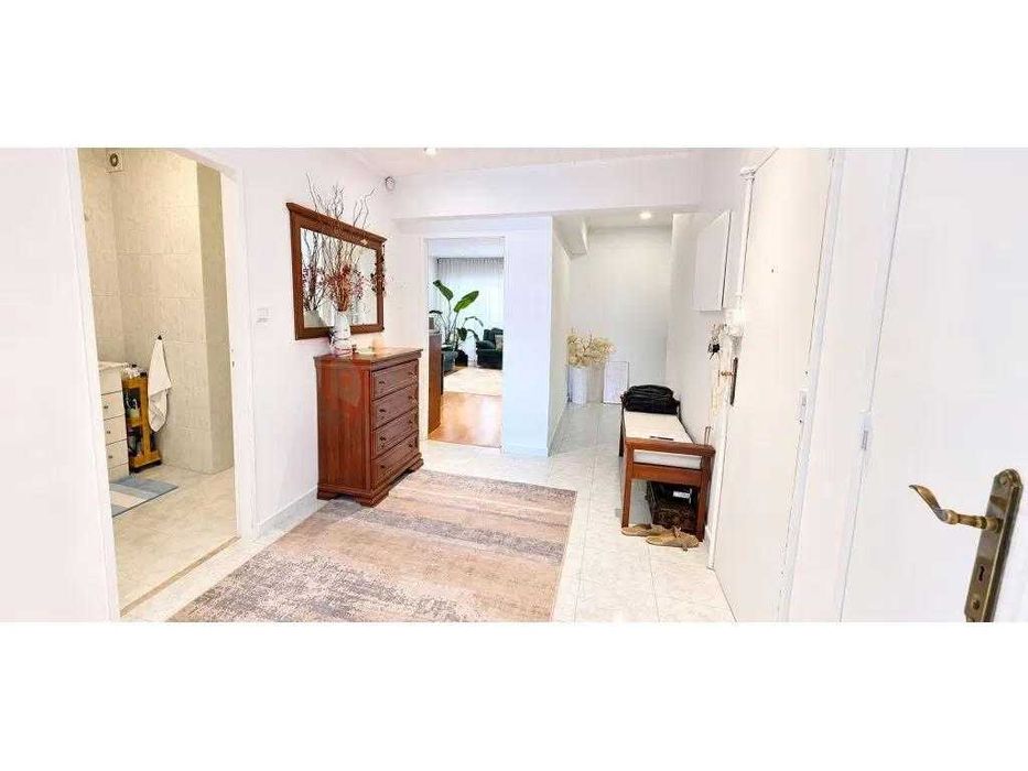 Oportunidade - Fantástico Apartamento Remodelado e Espaçoso T2 Laranjeiro