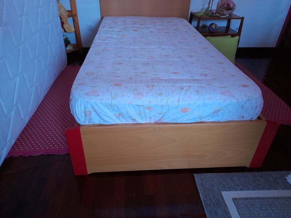 Cama e colchão NOVOS