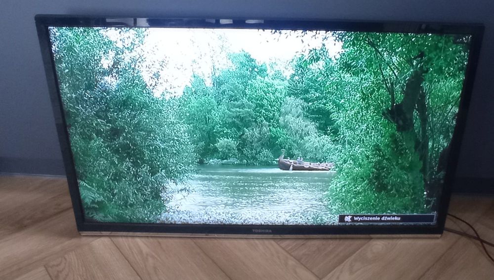 Telewizor Toshiba 32RL933 - używany, sprawny