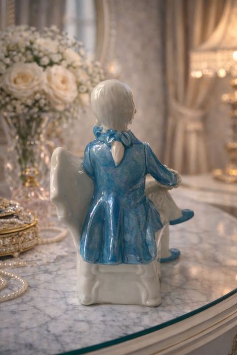 Елегантний вінтажний фарфор • Німеччина • Юнак з віолончеллю