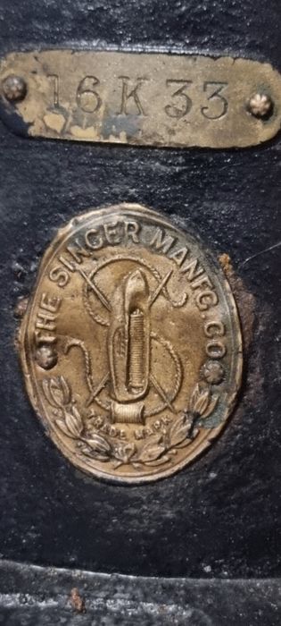 Швейна машина Singer