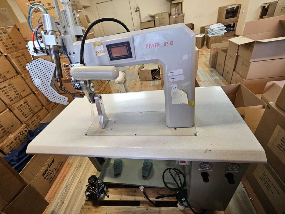 Klejarka do uszczelniania szwów PFAFF 8306