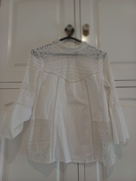 Blusa branca com renda