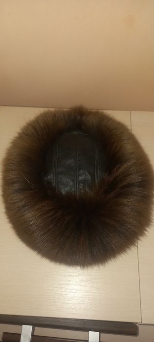 Шапка з хутра та шкіри