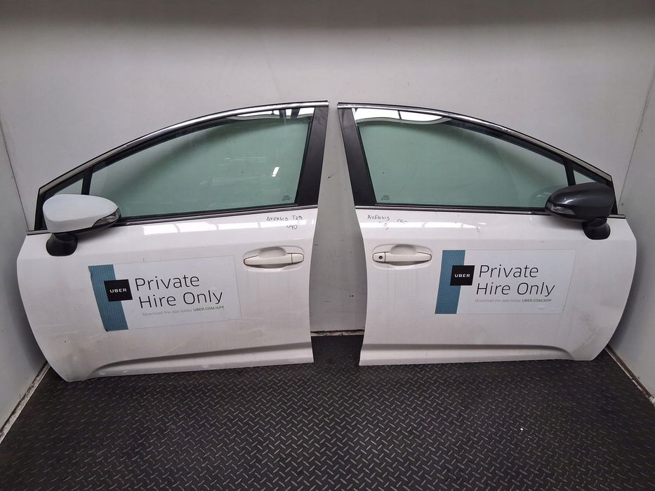 drzwi lewy i prawy przód toyota avensis t29 040