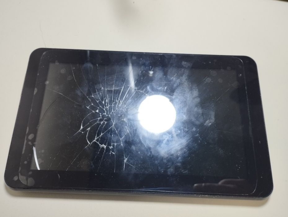 Продам планшет під запчастини
