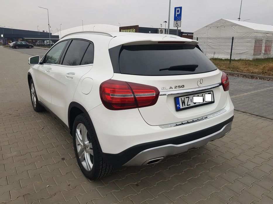 Mercedes-Benz GLA jasny środek, niski przebieg , automat
