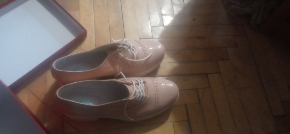 Продаю демісезонніі туфл(осінь-весна) 41 розмір,колір світло-рожевий..