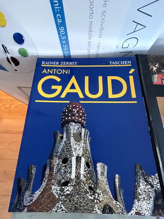 Conjunto de vários livros de arte, literatura, pintura e escultura