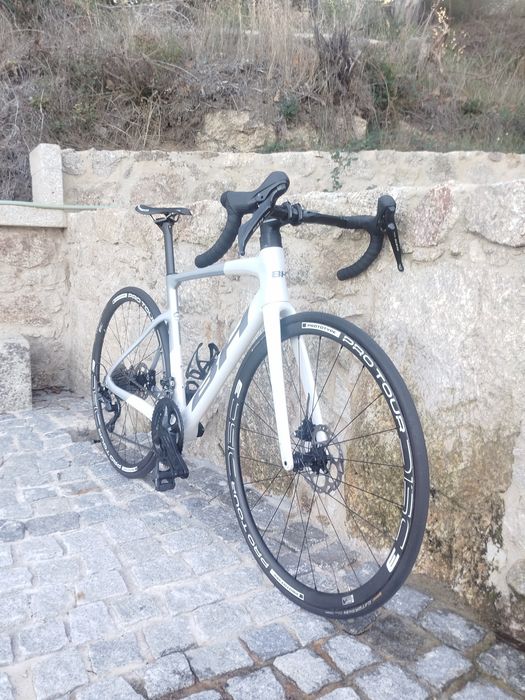 Bicicleta de estrada BH