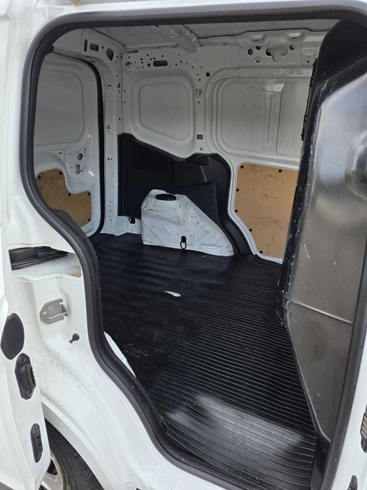 Ford Transit Courier comercial 100CV