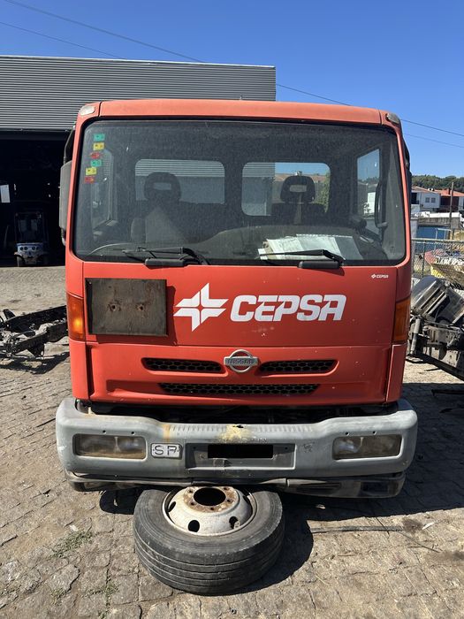 Cabine Nissan Atleon para peças
