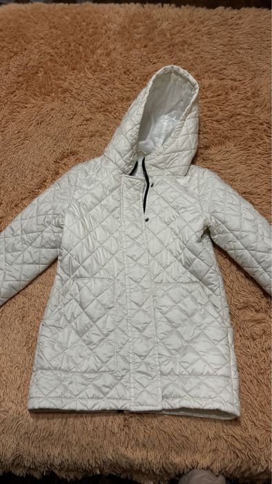 Демісезонна жіноча куртка