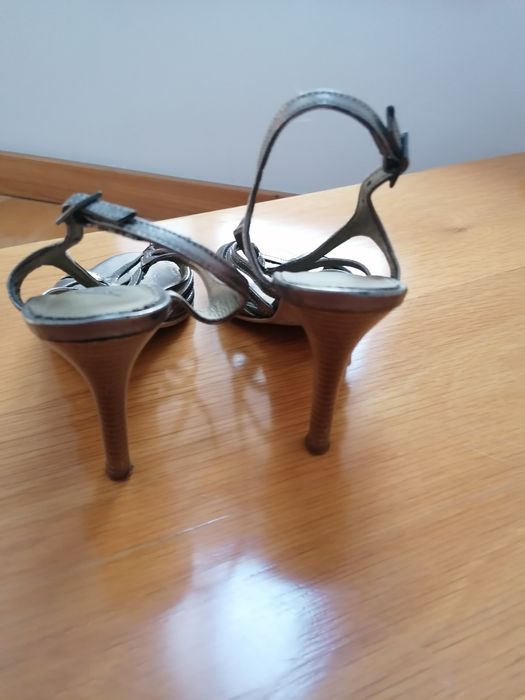 Sandálias 36 em pele