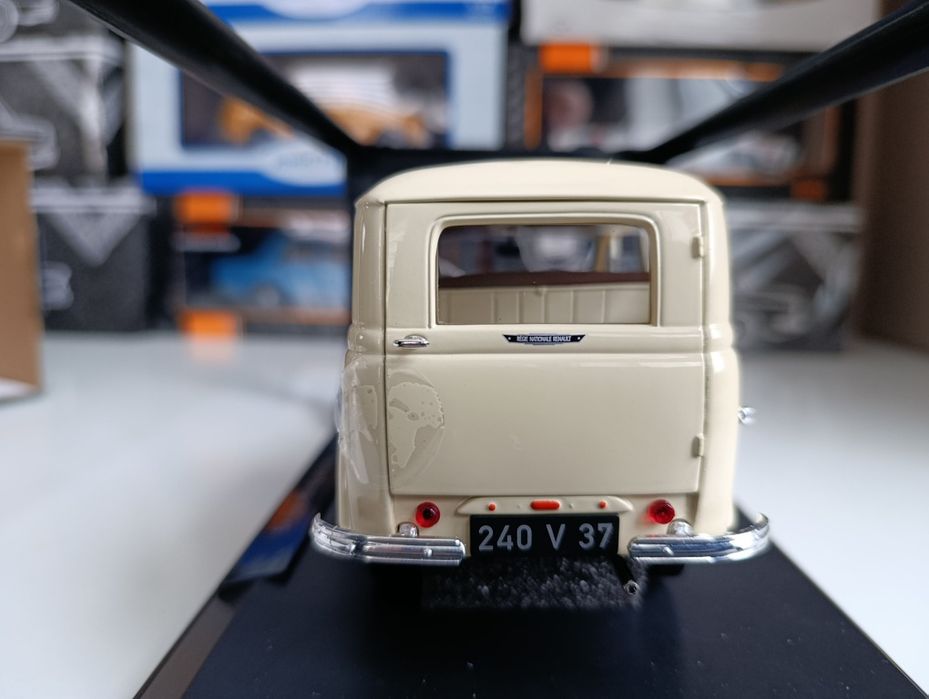 Модель 1/18 Renault