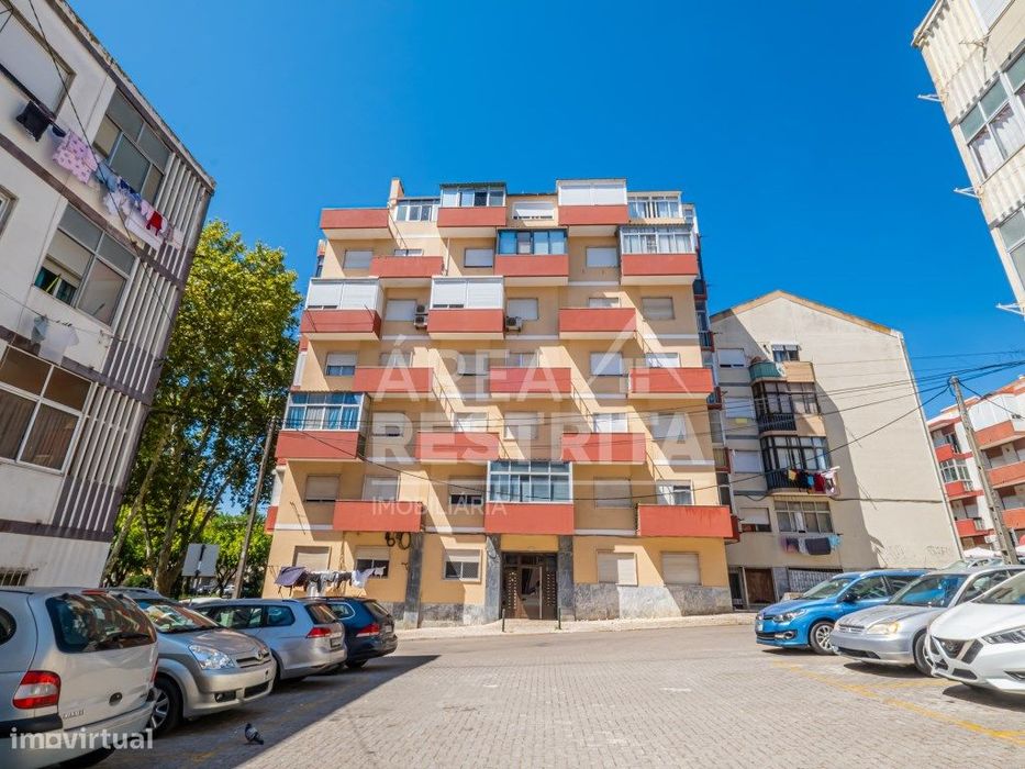 Excelente Apartamento T2 nas Paivas - Ótimo Potencial e Localização...