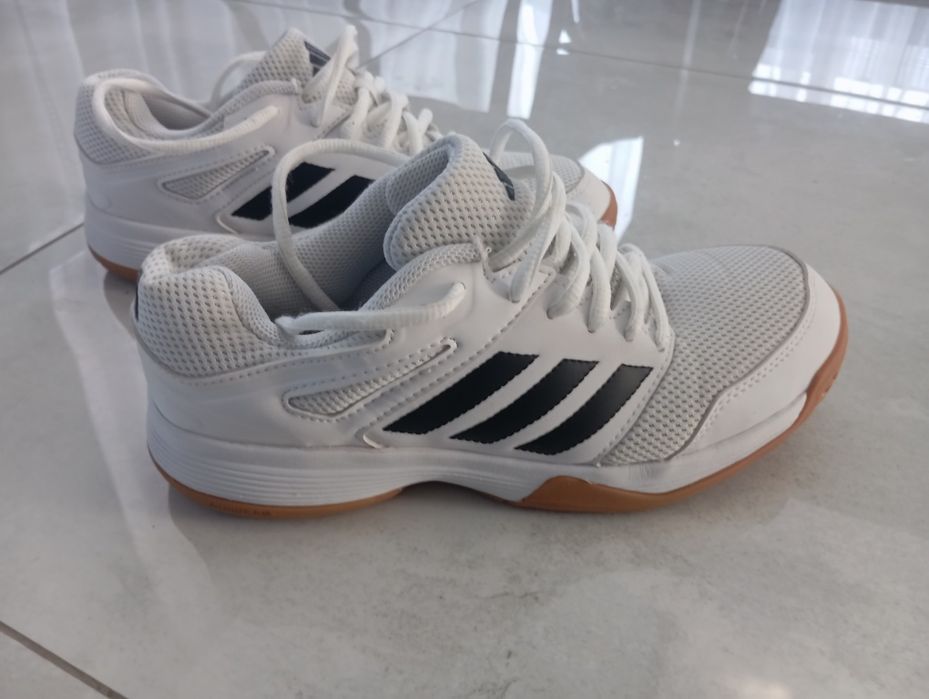 Buty adidas halowe r.38.5