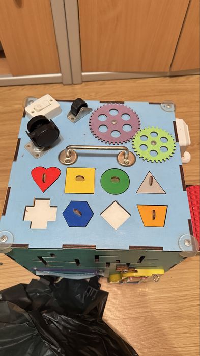 Бизикуб детский б/у