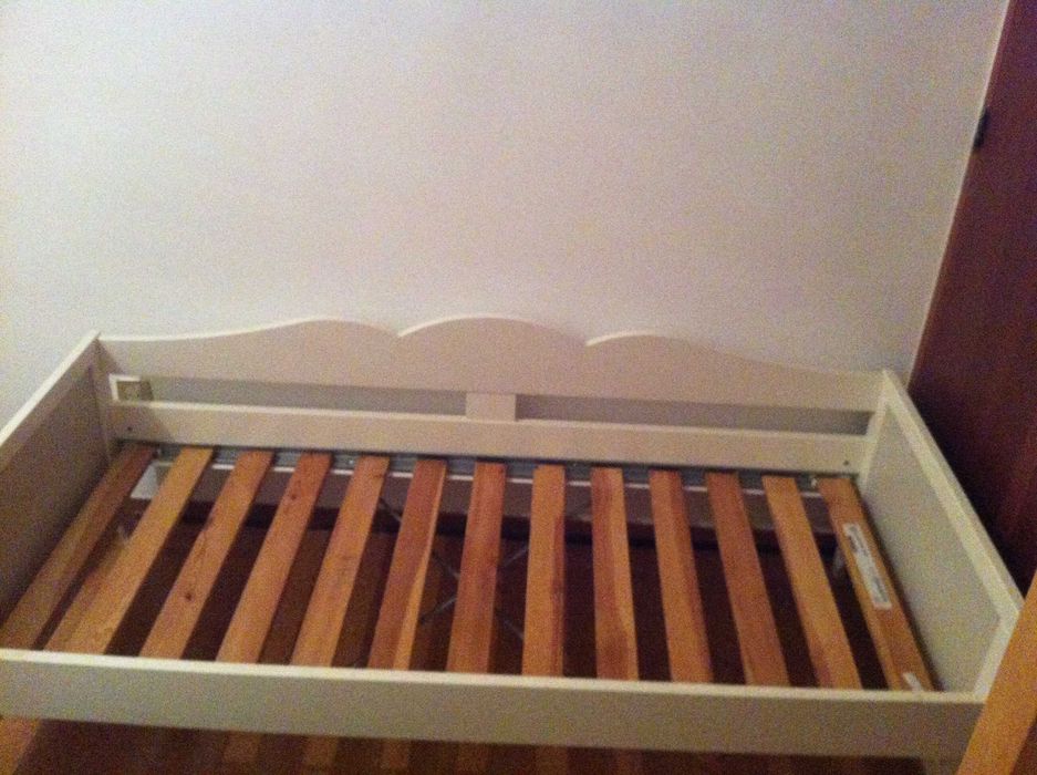 Cama de criança branca