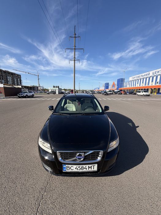 VOLVO V50 - 7300$