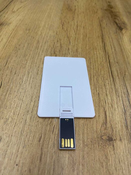 100 USB-флешок у вигляді кредитної картки на 4Gb під друк