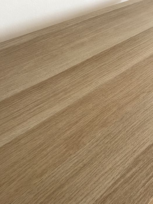Biurko IKEA TILLSLAG/LAGKAPTEN w stylu skandynawskim