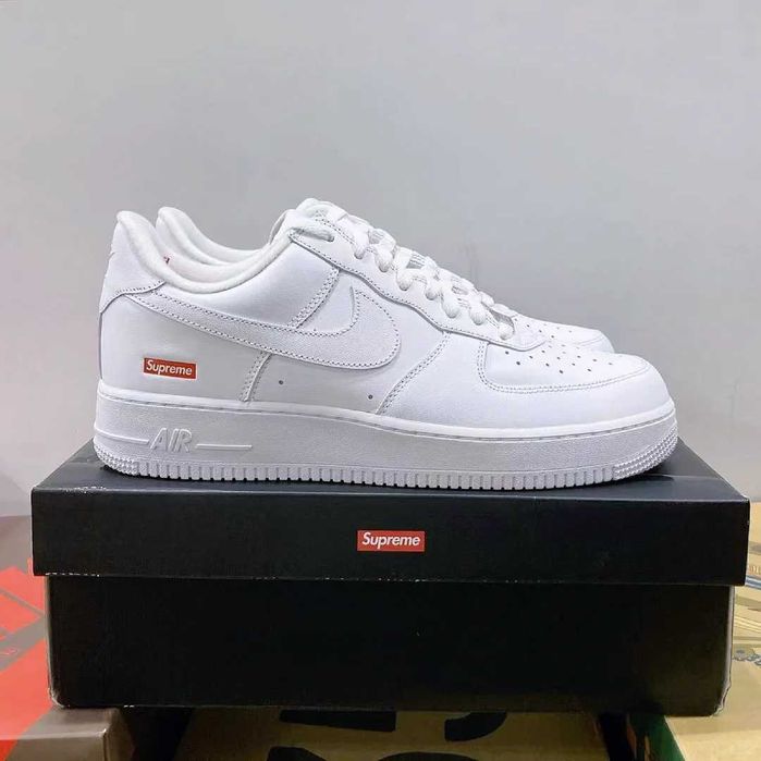 Buty sportowe Nike_Air_Force1_Supreme R.38
