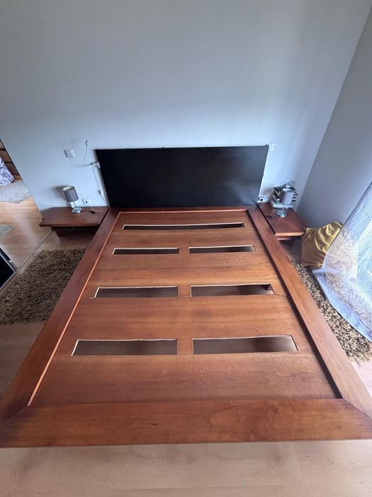 Cama de casal em cerejeira