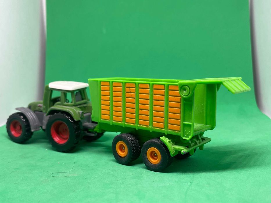 Siku traktor fendt plus przyczepa 1 87