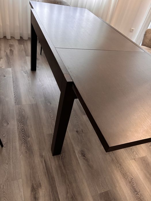 Mesa de sala em wengue.