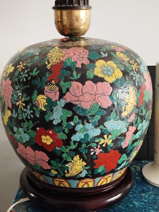 Jarras decorativas e candeeiros de Macau