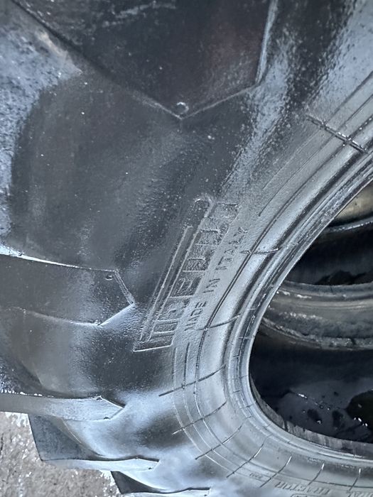 Шини 8.00 R20 Pireli Італія , резина тракторна ялинка